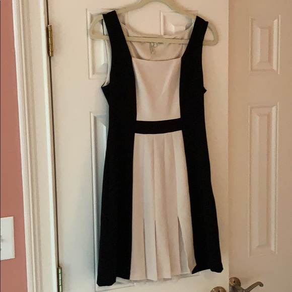 Max & Cleo Dresses & Skirts - Max and Cleo Size 4 Cocktail Dress Max & Cleo Dresses & Skirts - Max and Cleo Size 4 Cocktail Dress